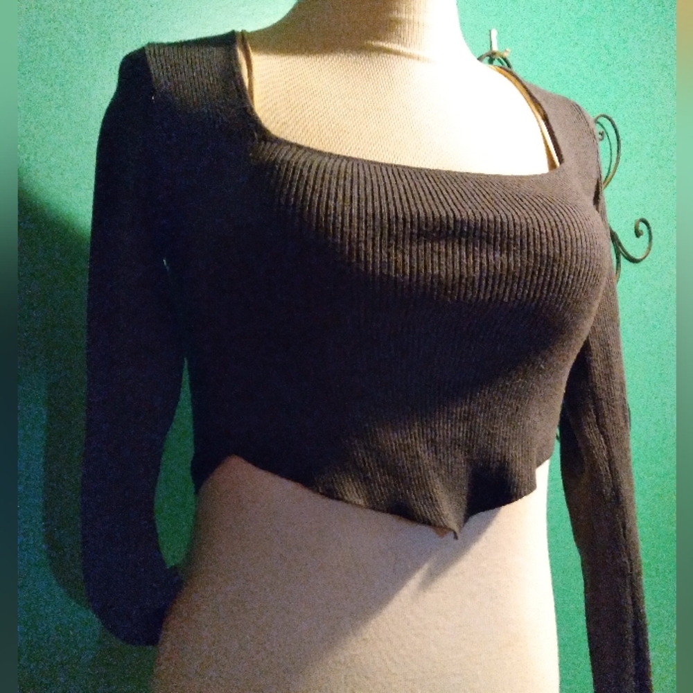 Forever 21 long sleeve knit mid drift top